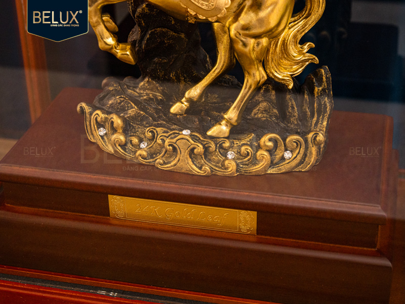 Tượng Ngựa Nhất Mã dát vàng 24k – Biểu trưng của khát vọng và thành công